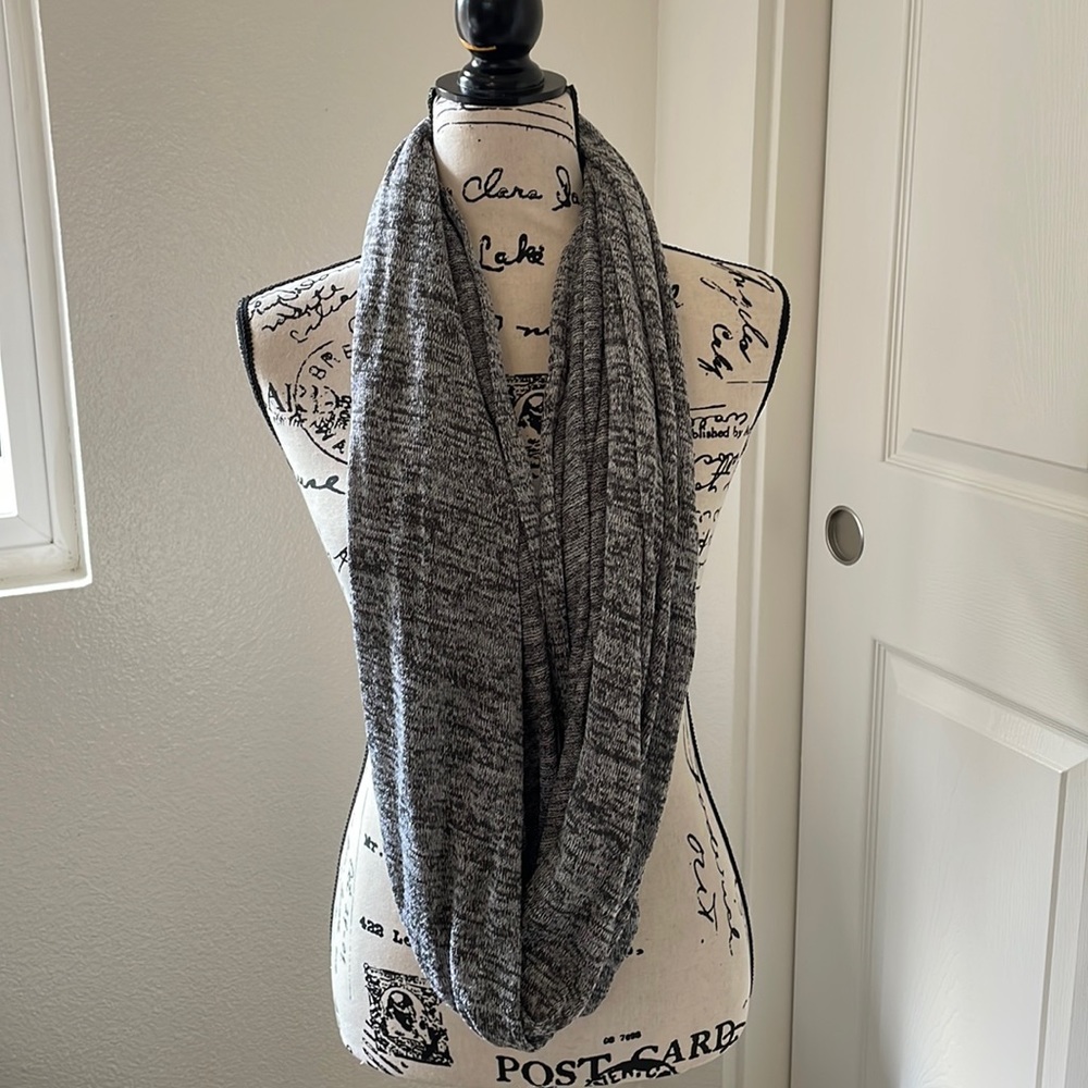Halogen circle scarf